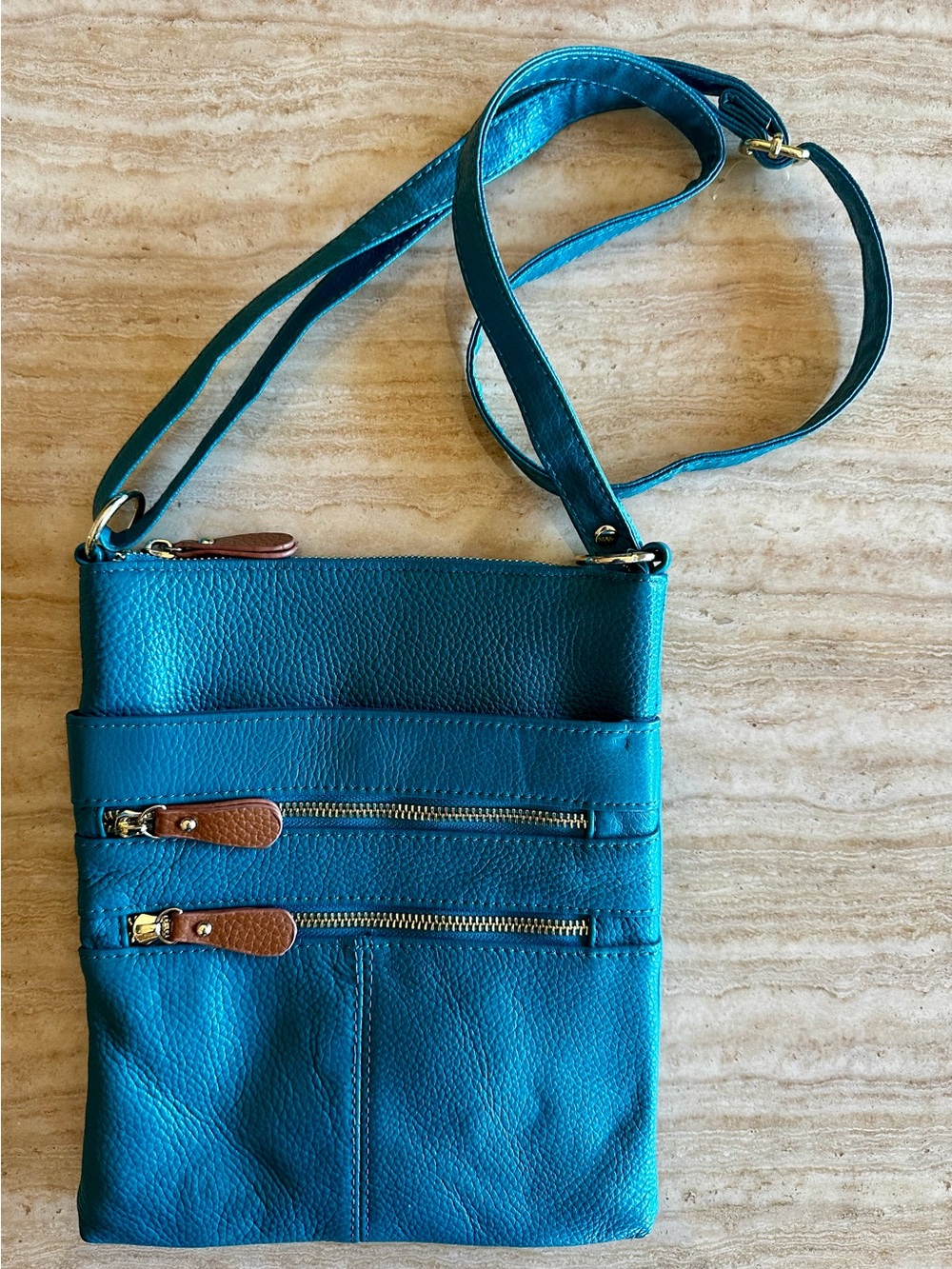 Crossbody Teal purse Used once! Faux leather Like New! Outside pocket for water